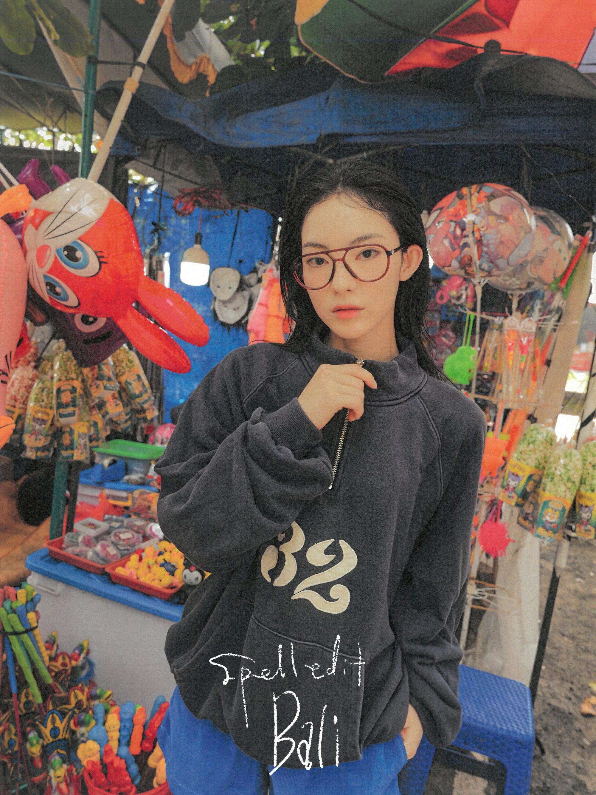 APPLIQUE HALF-ZIP SWEATSHIRT