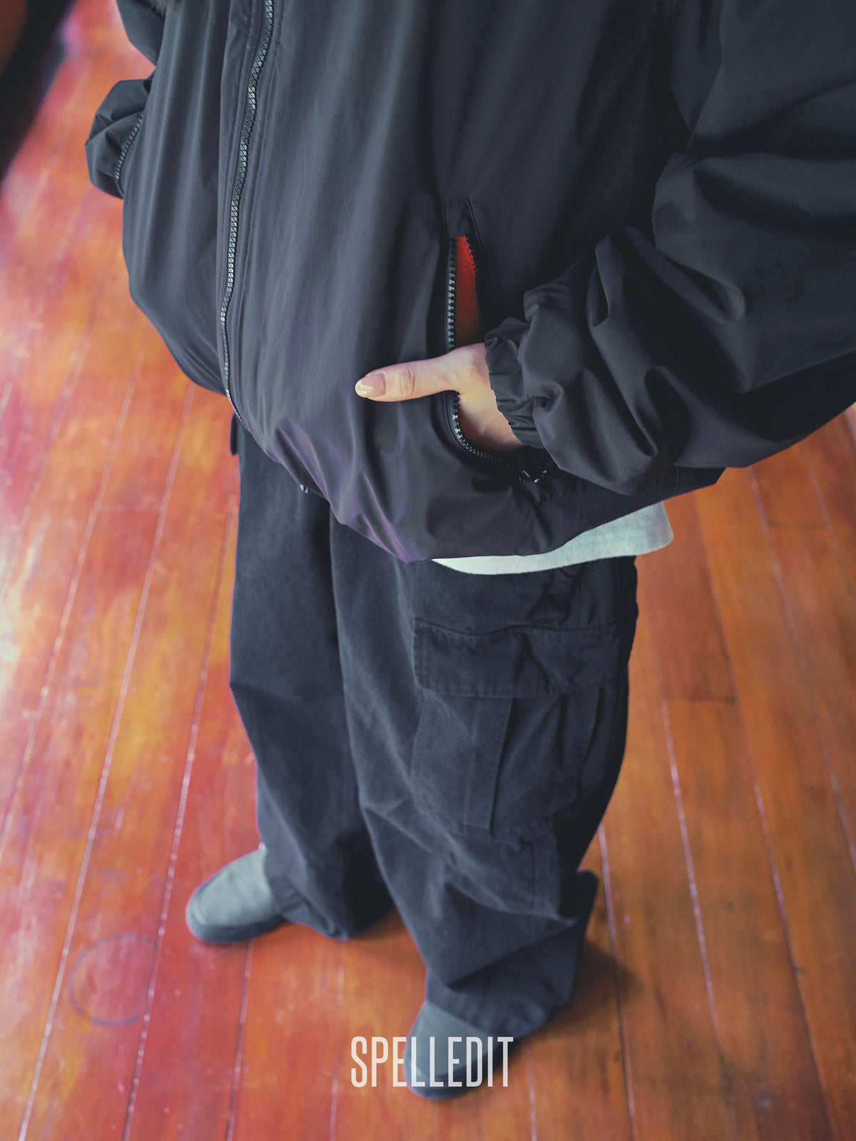 Color contrasted High-neck zip up