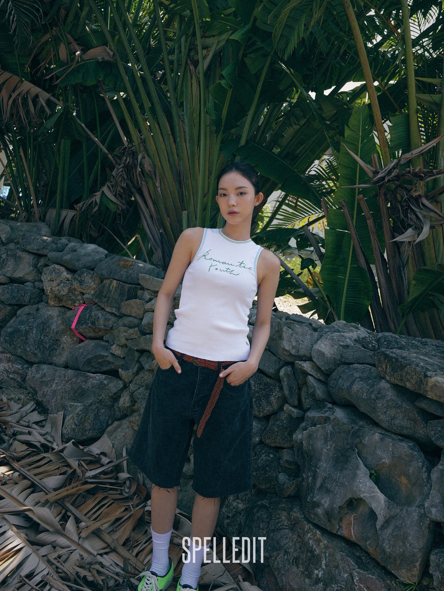 CONTRAST EDGE SLEEVELESS