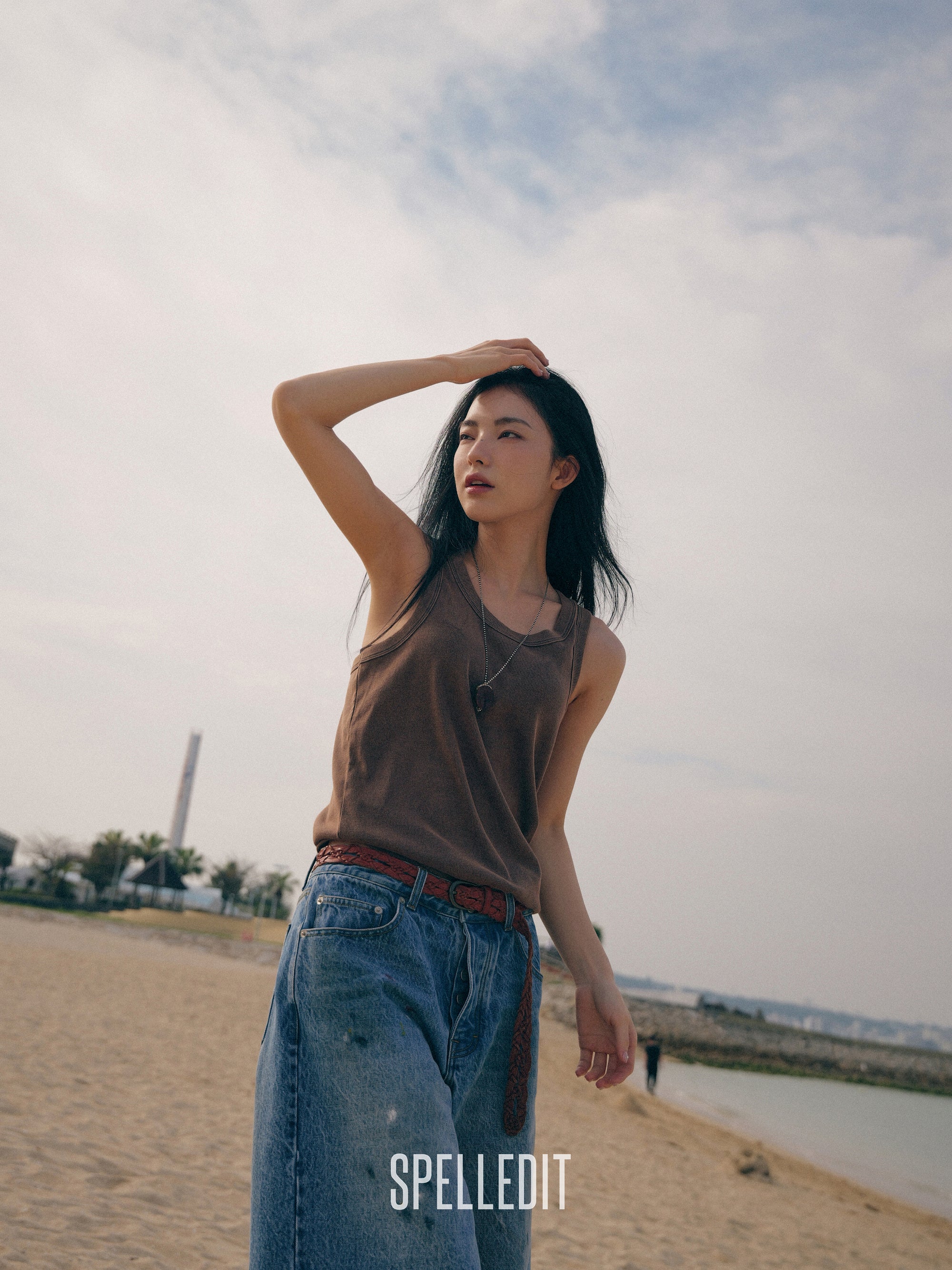 VINTAGE U-NECK SLEEVELESS