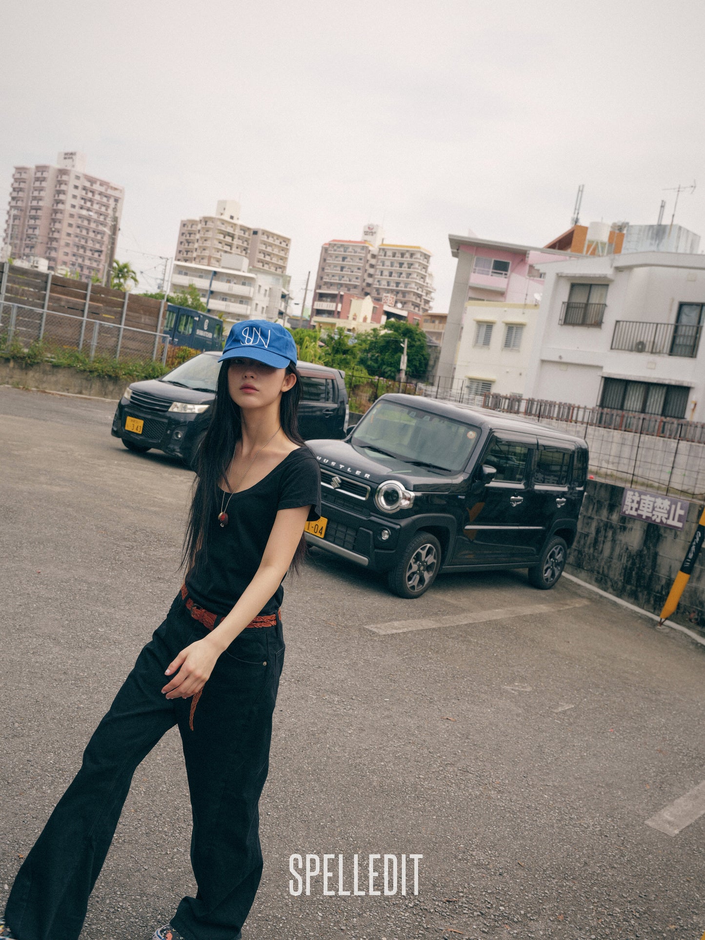 U-NECK SLIM T-SHIRT