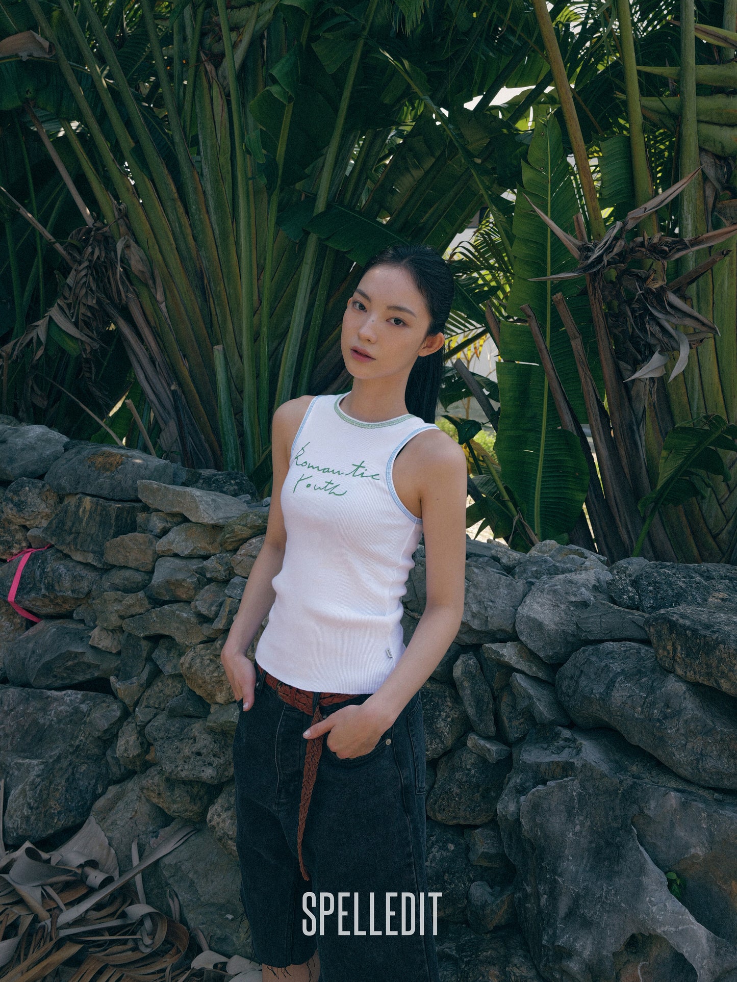 CONTRAST EDGE SLEEVELESS