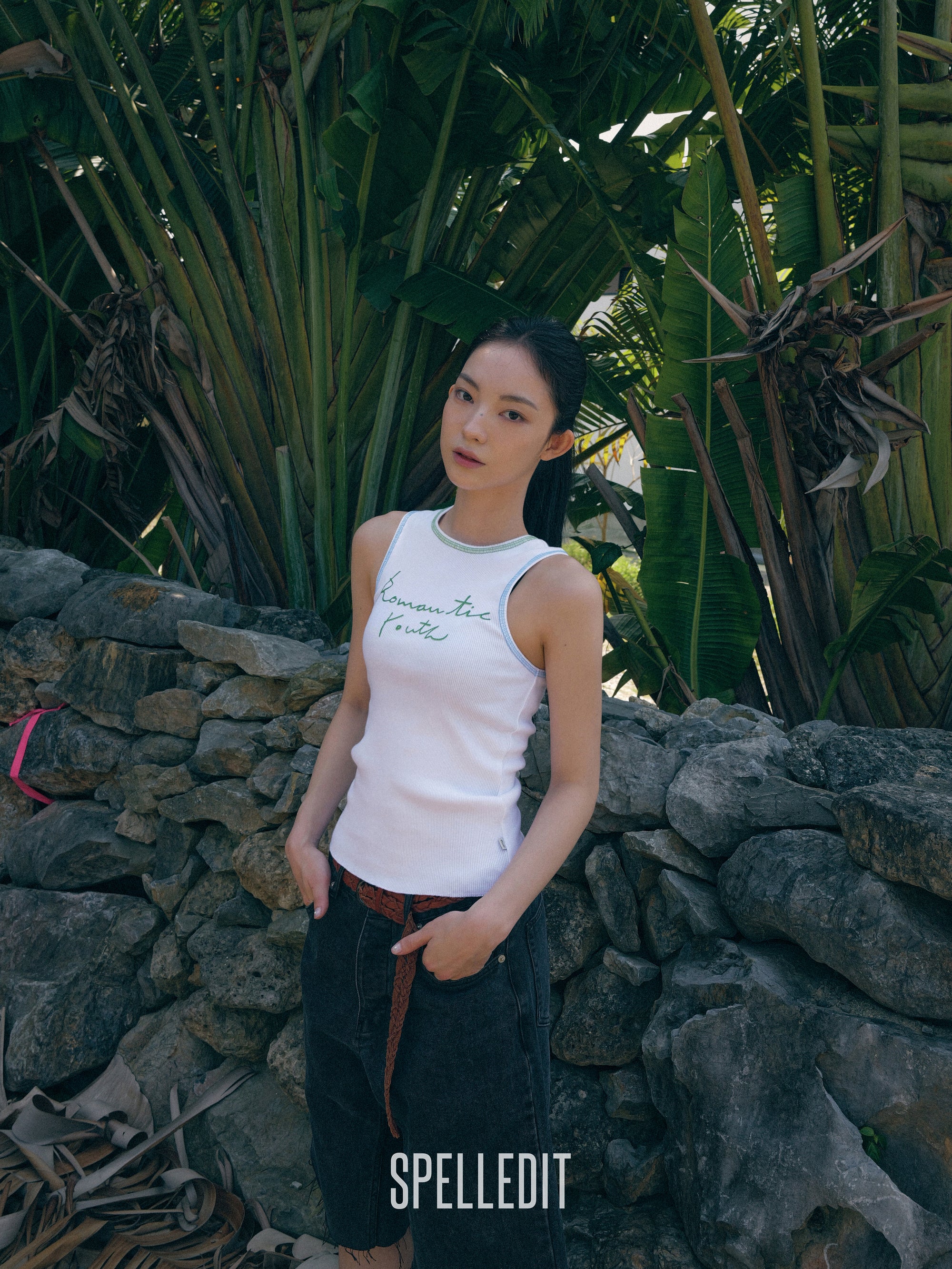 CONTRAST EDGE SLEEVELESS
