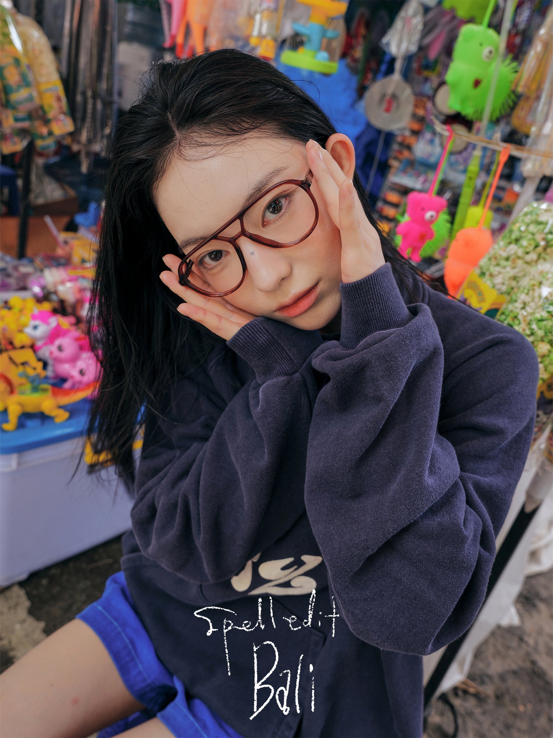 APPLIQUE HALF-ZIP SWEATSHIRT