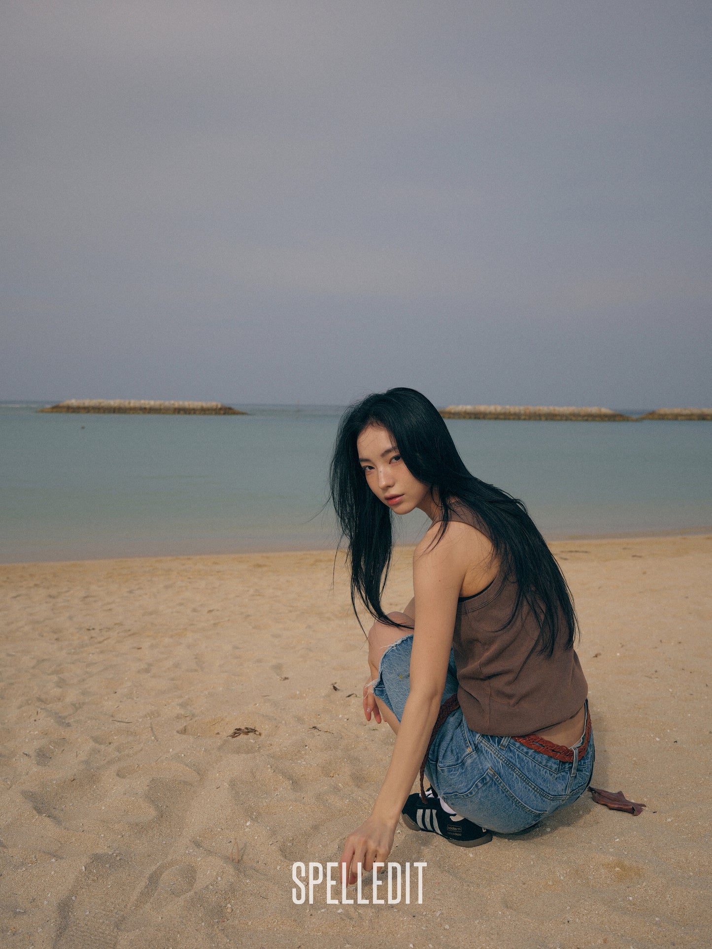 VINTAGE U-NECK SLEEVELESS