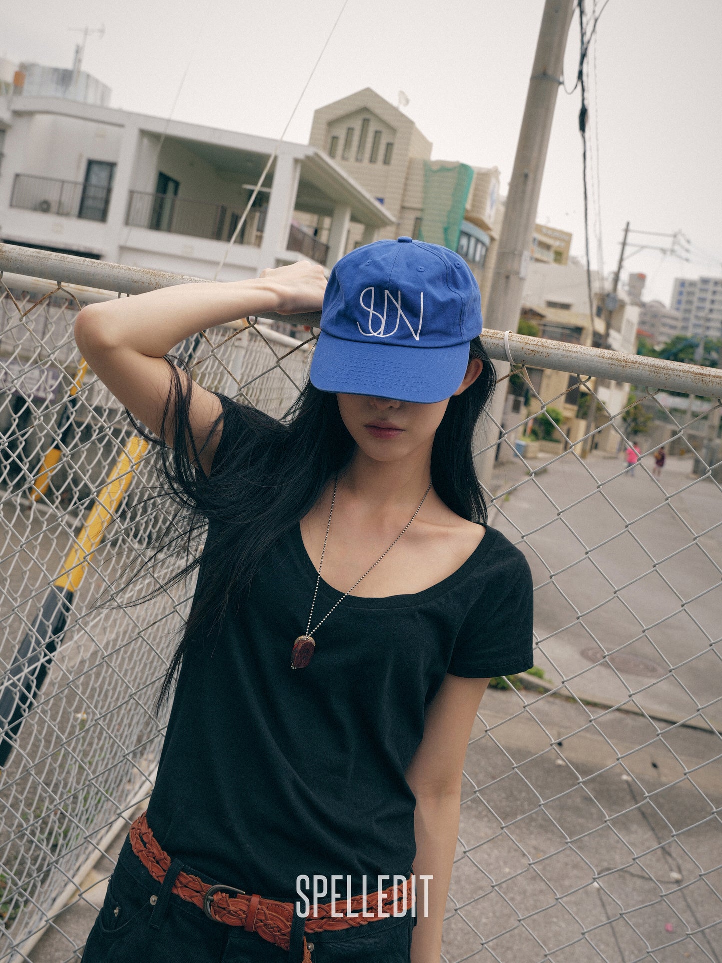 U-NECK SLIM T-SHIRT
