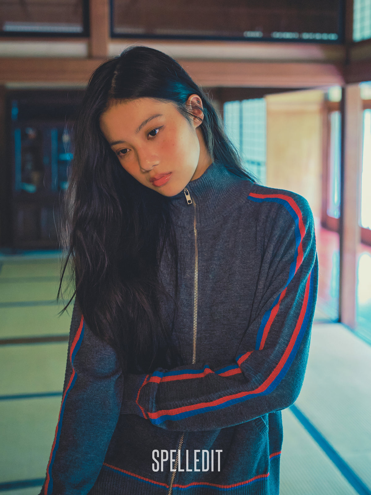 Sleeve contrasted high-ncek zip up sweater