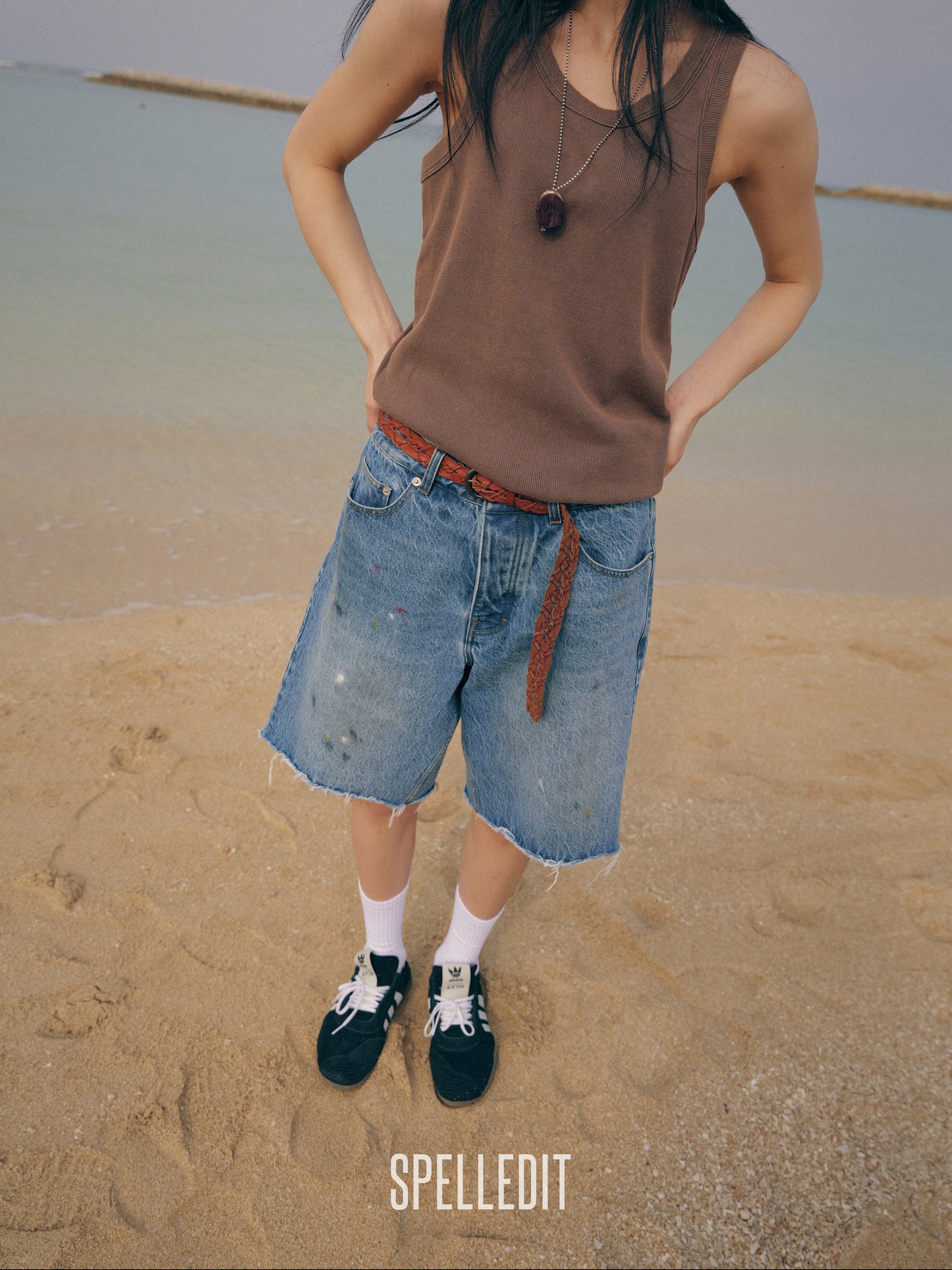 VINTAGE U-NECK SLEEVELESS