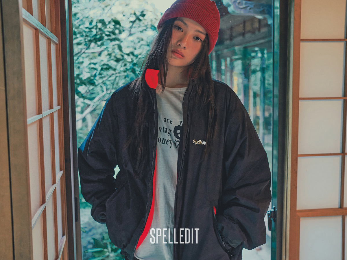 Color contrasted High-neck zip up
