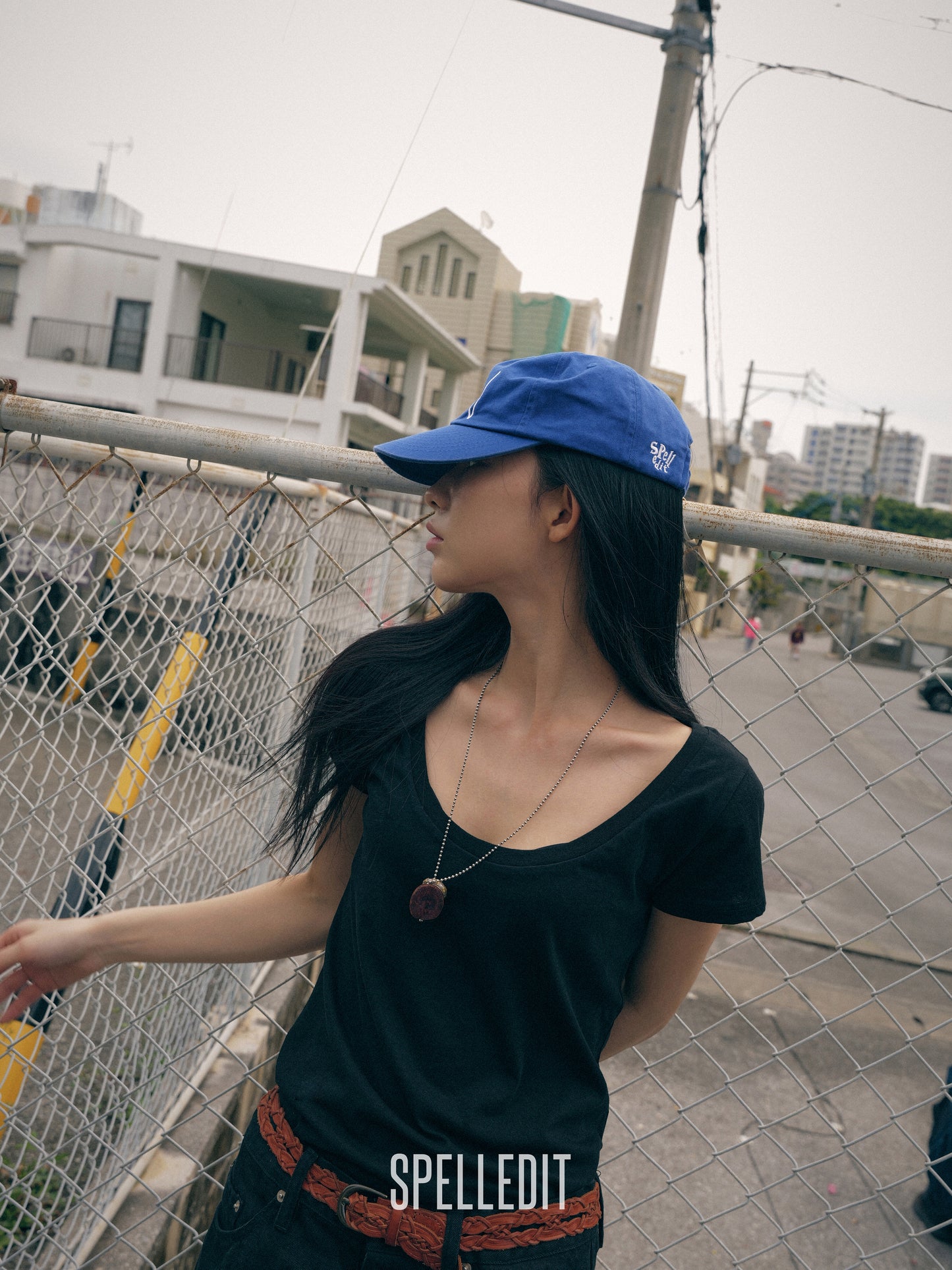 U-NECK SLIM T-SHIRT