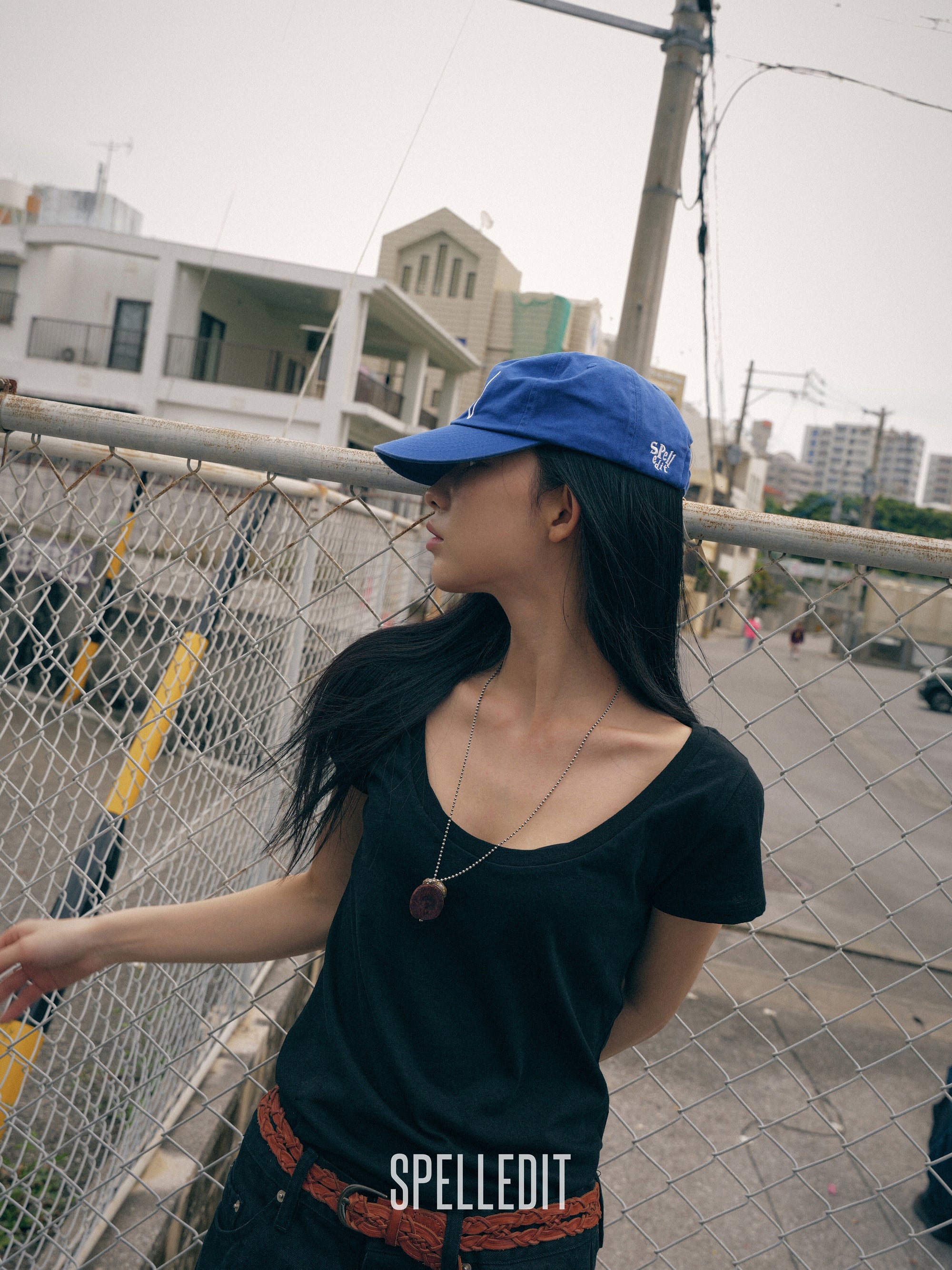U-NECK SLIM T-SHIRT