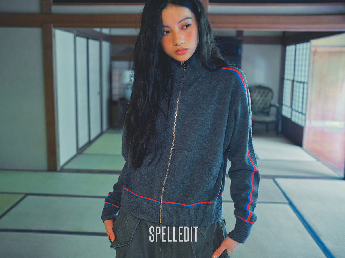 Sleeve contrasted high-ncek zip up sweater