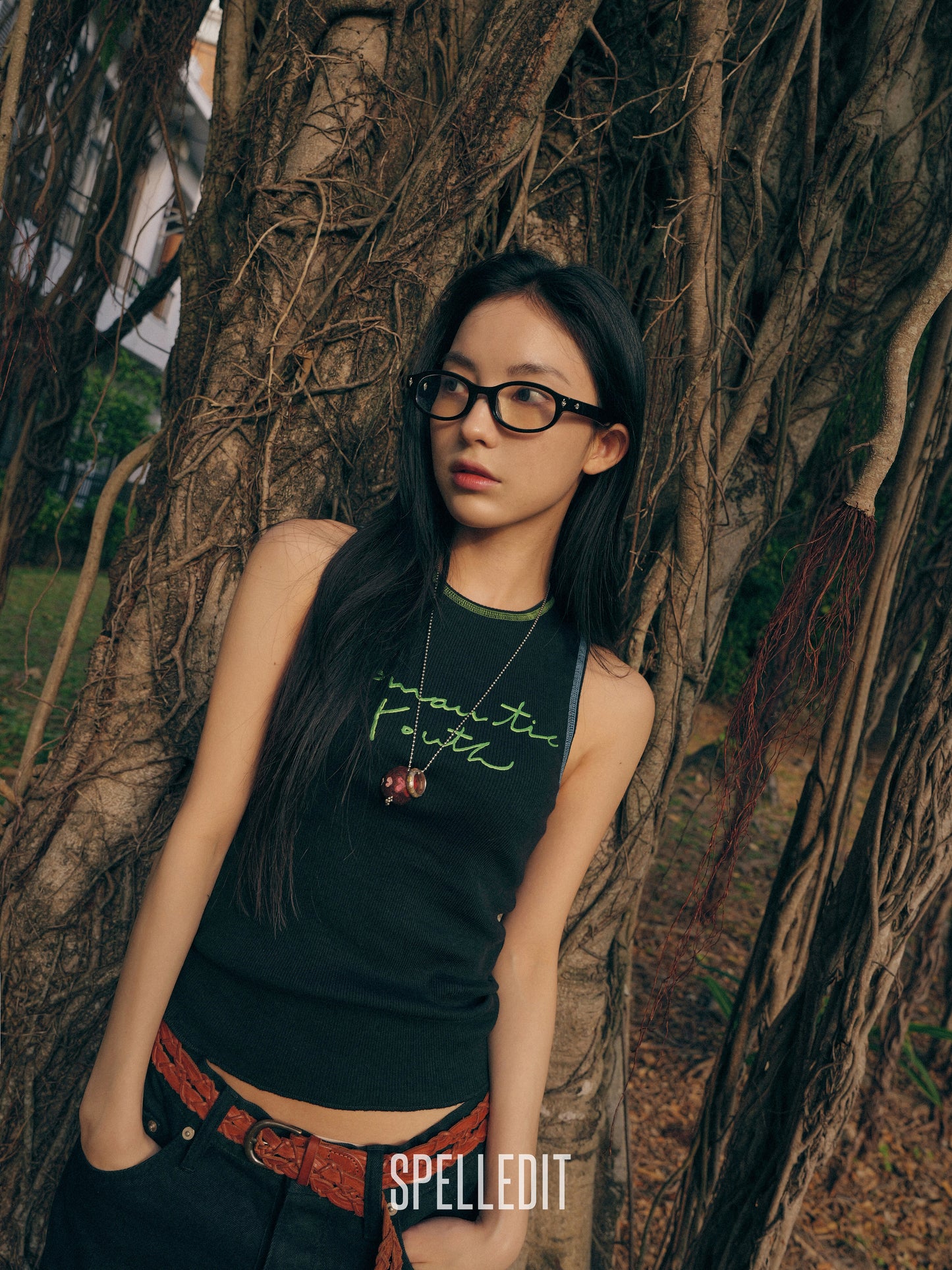 CONTRAST EDGE SLEEVELESS