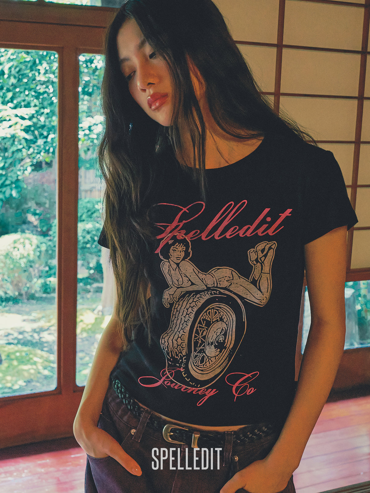 Pin-up girl printed slim fit short sleeves tee