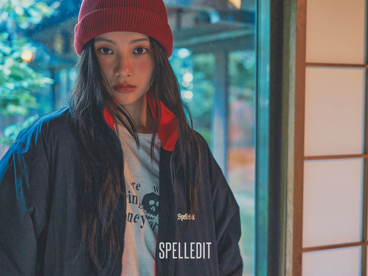Color contrasted High-neck zip up