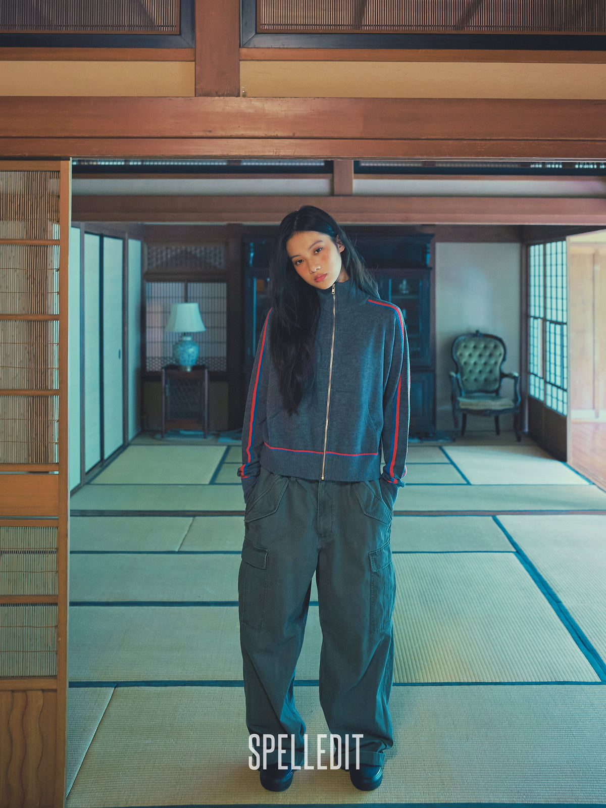 Sleeve contrasted high-ncek zip up sweater