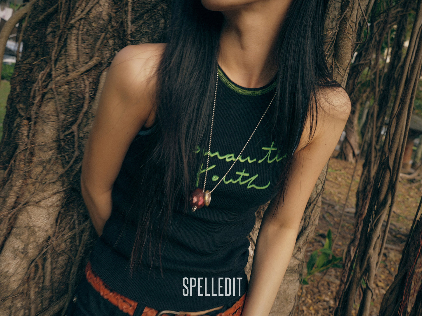 CONTRAST EDGE SLEEVELESS