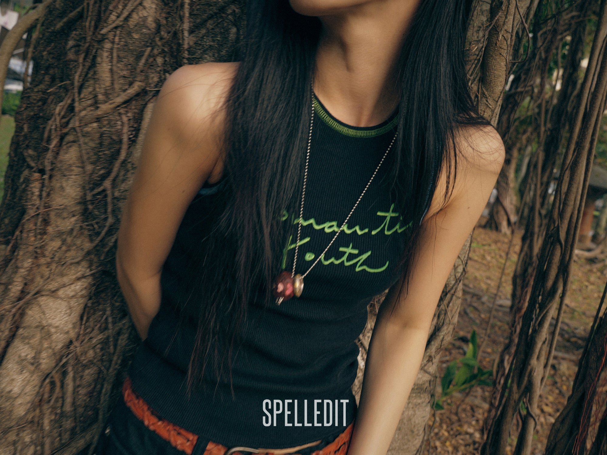 CONTRAST EDGE SLEEVELESS