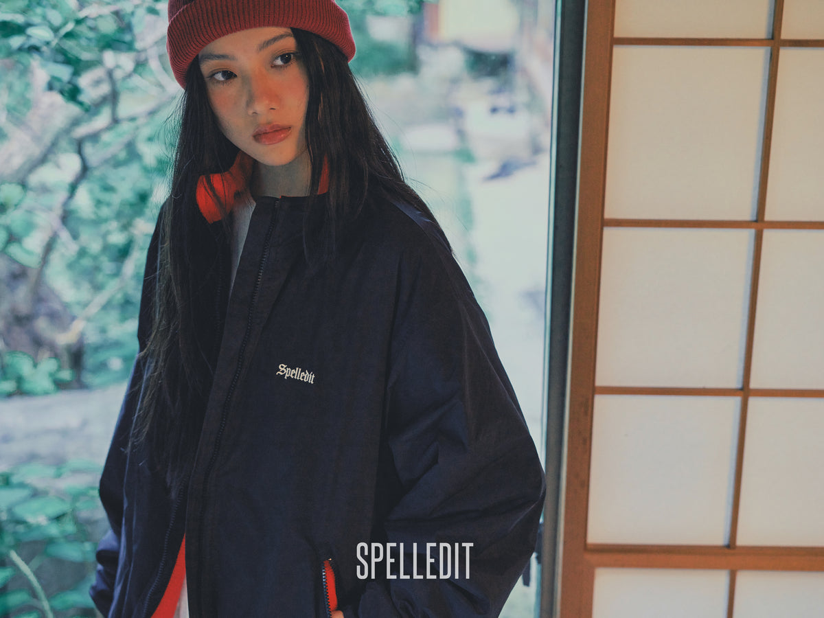 Color contrasted High-neck zip up