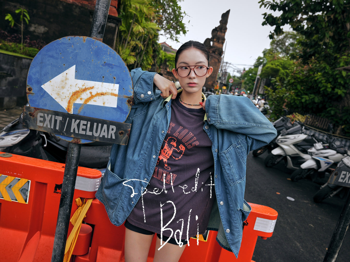 CONTRAST COLLAR DENIM JACKET