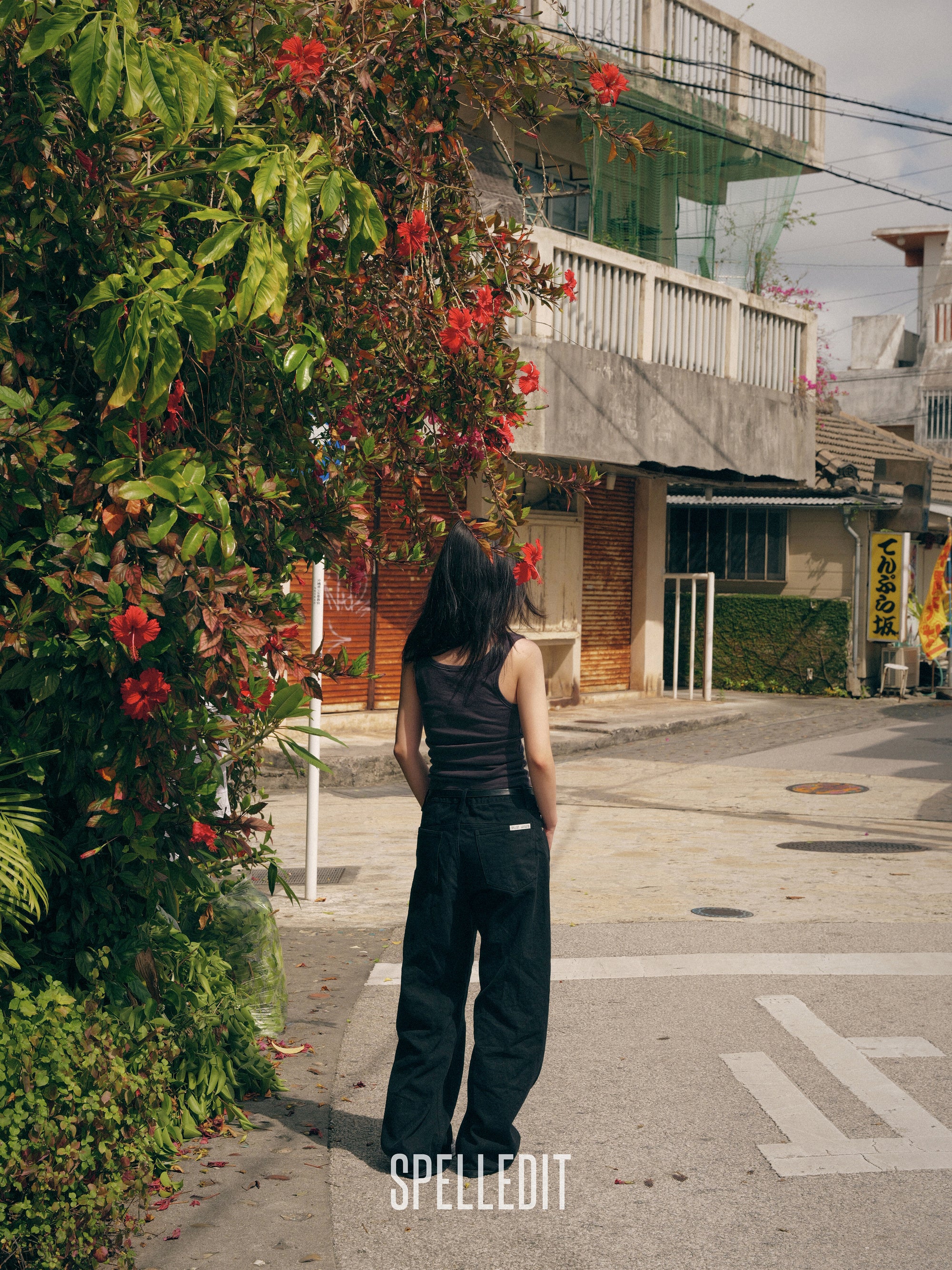 CURVED SEAM BLACK DENIM PANTS