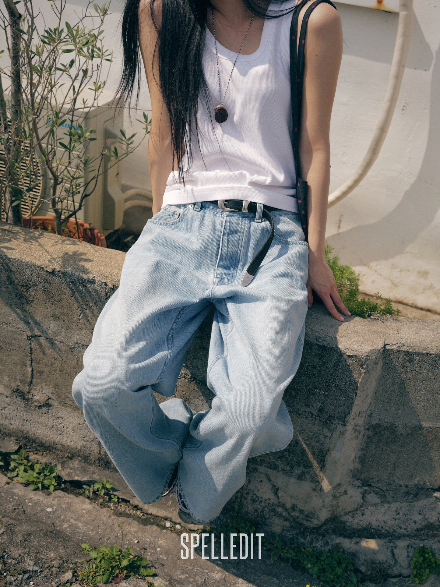 VINTAGE U-NECK SLEEVELESS