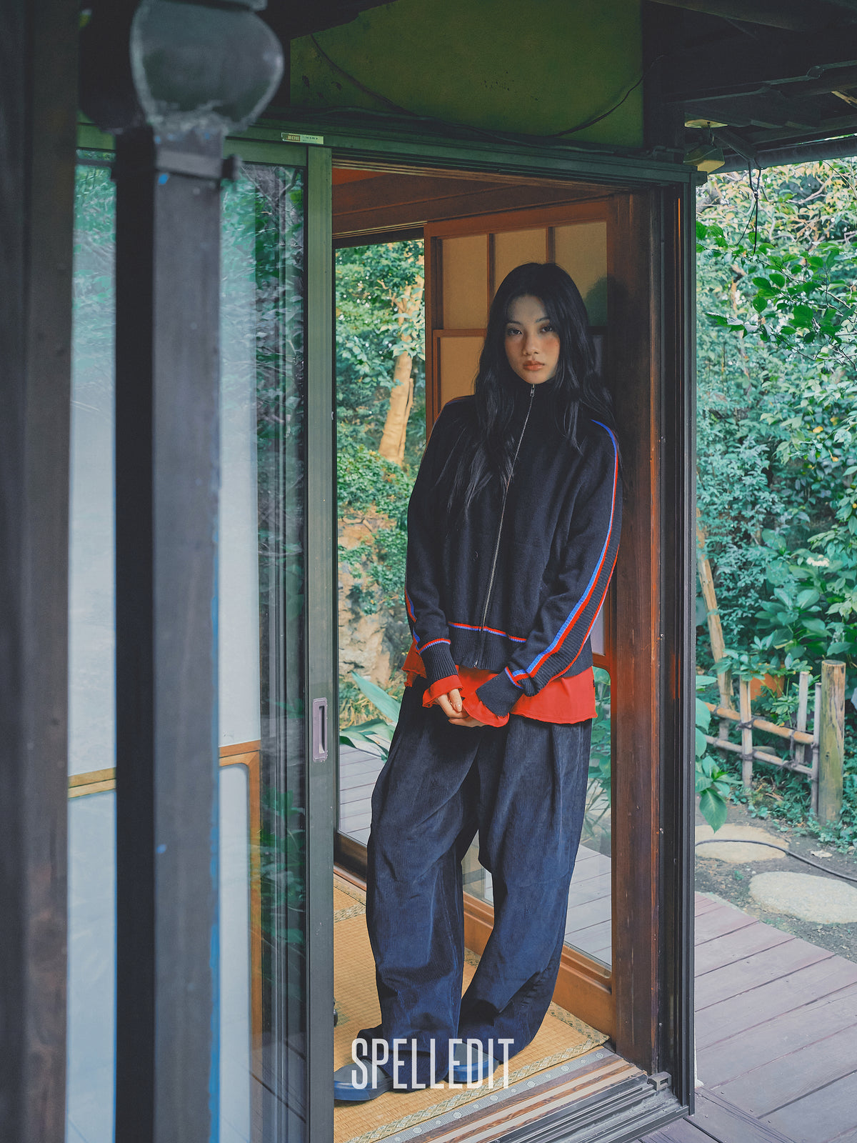 Sleeve contrasted high-ncek zip up sweater