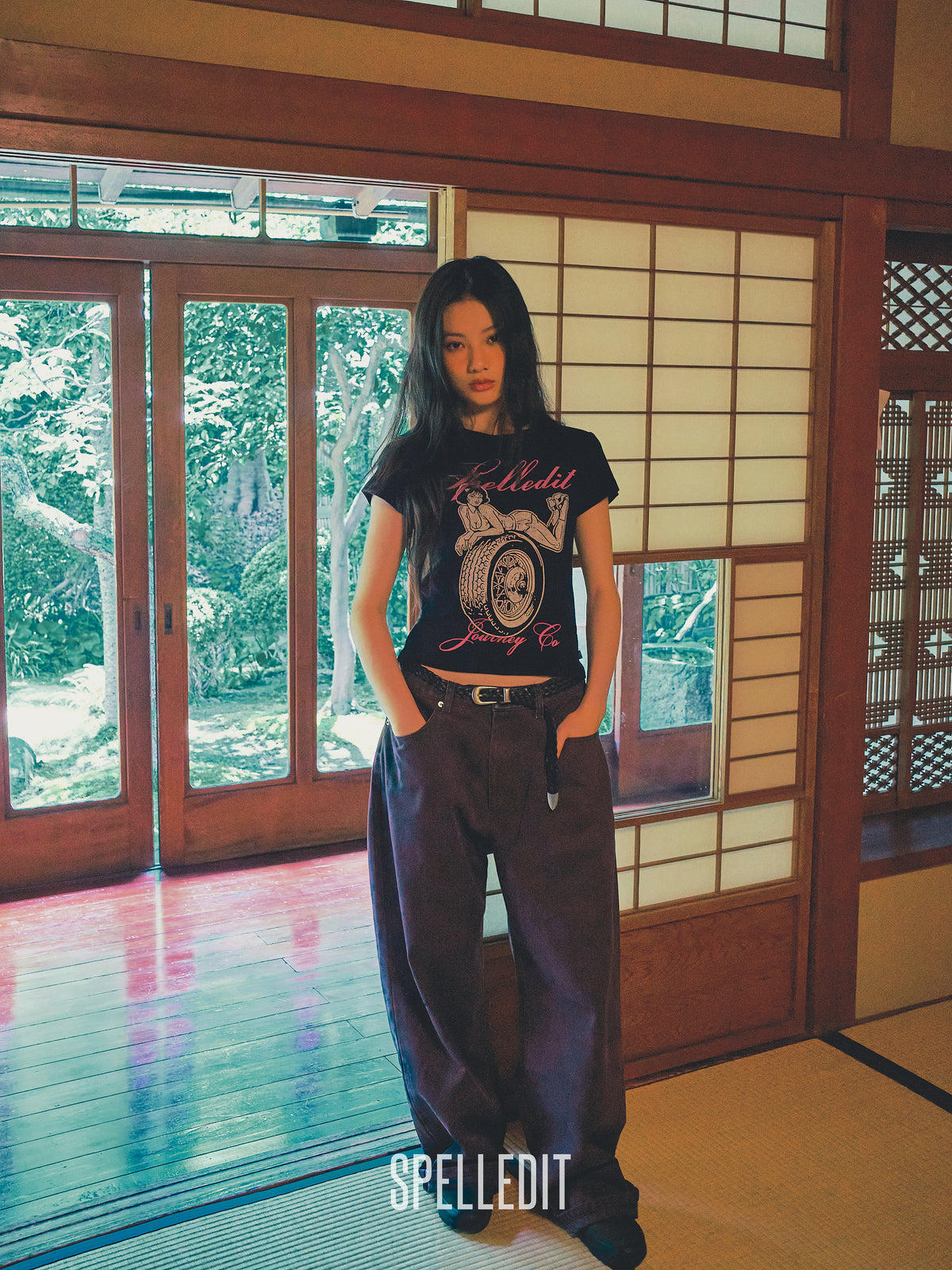 Pin-up girl printed slim fit short sleeves tee