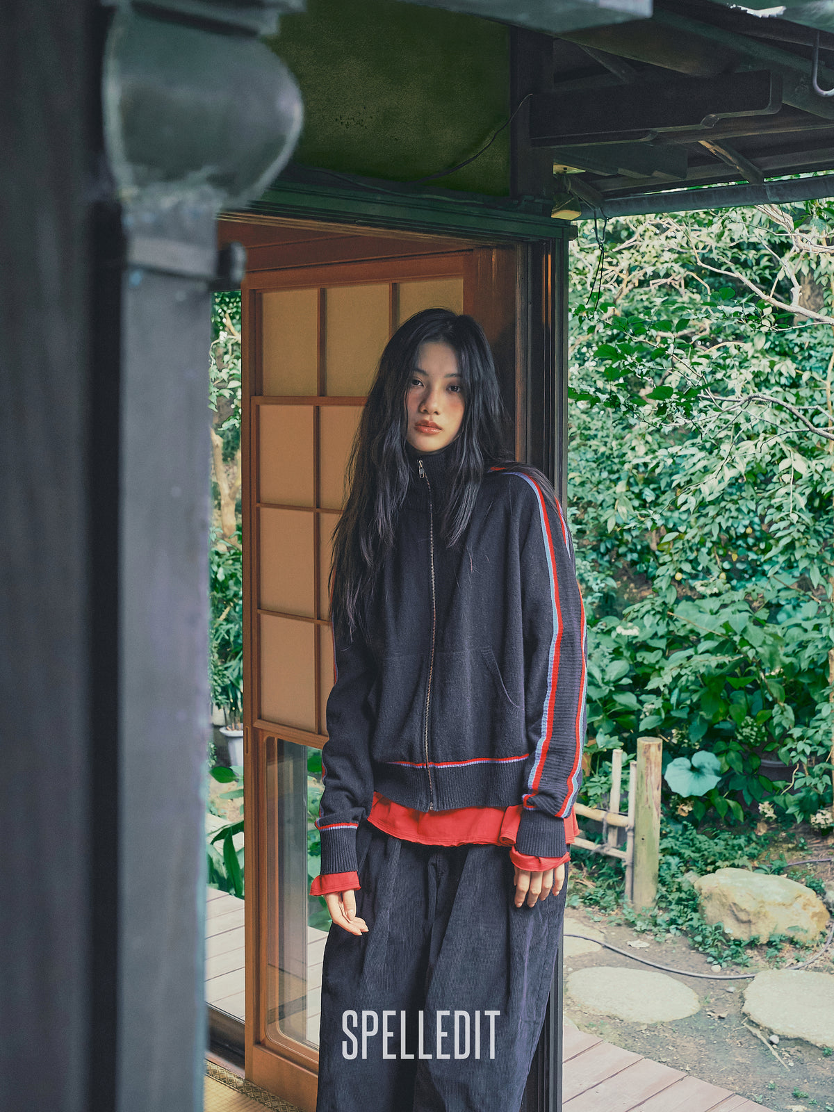Sleeve contrasted high-ncek zip up sweater