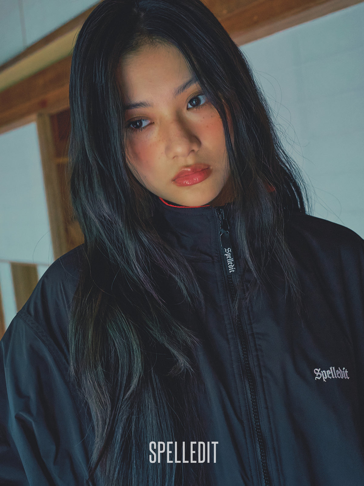 Color contrasted High-neck zip up