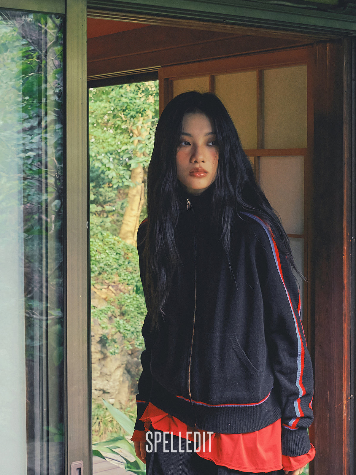 Sleeve contrasted high-ncek zip up sweater