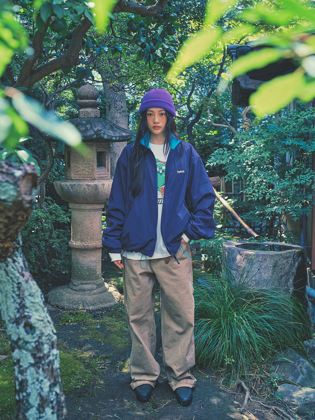 Color contrasted High-neck zip up